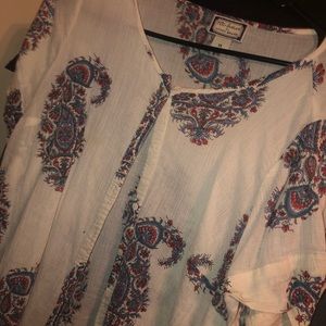 A flowy type shirt